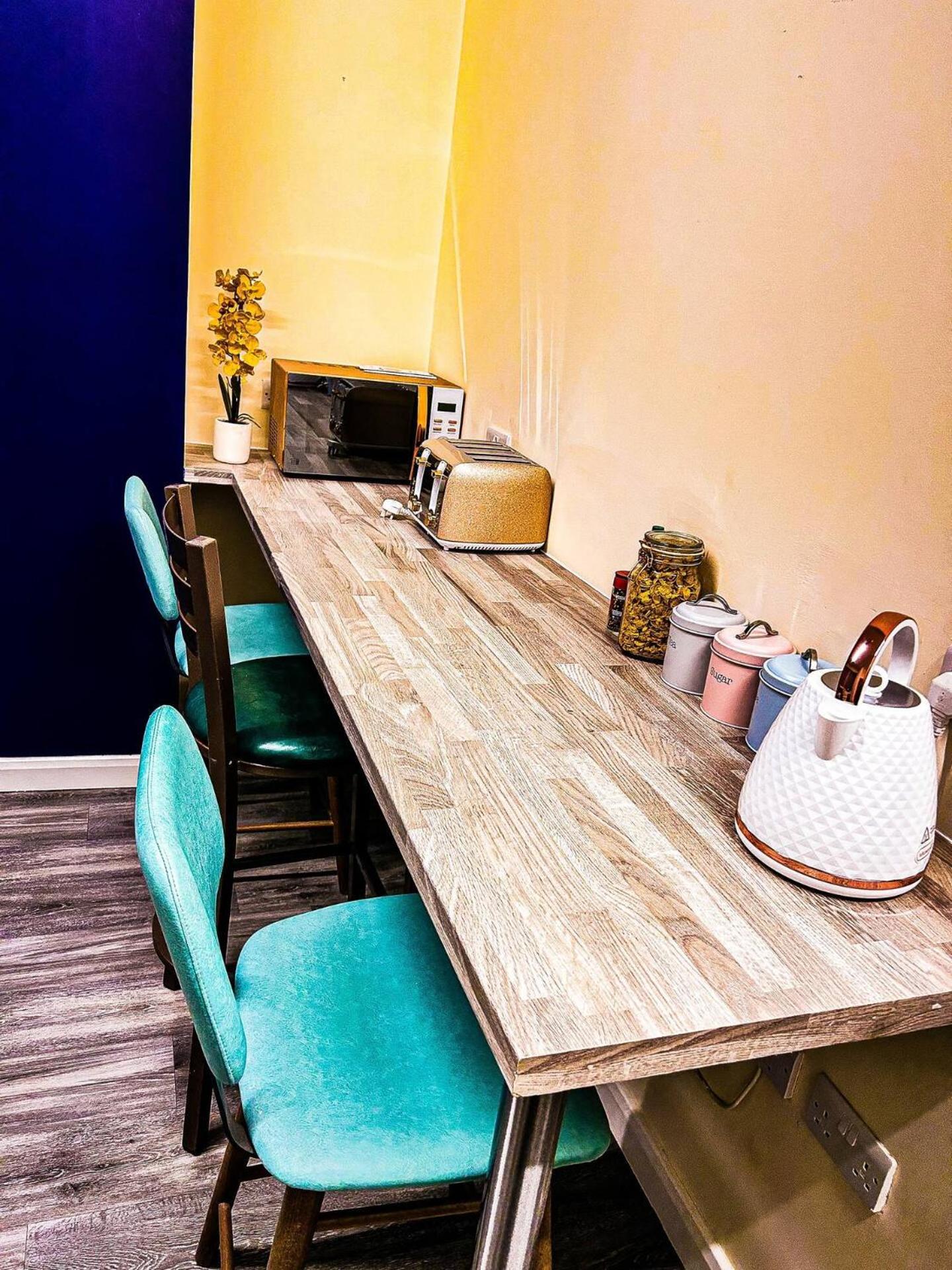 Betty'S Apartment- Metres From Train Station Χαρογκέιτ Εξωτερικό φωτογραφία